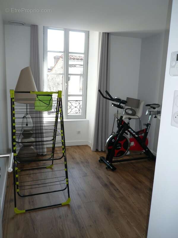  COGNAC Rue Piétonne IMMEUBLE de RAPPORT Local Commercial et Appartement  - photo 19