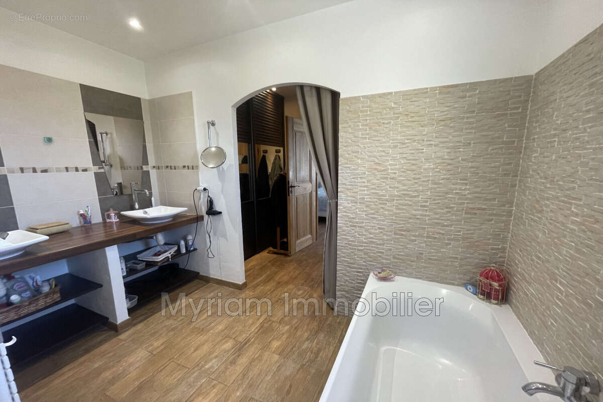 Maison 5 pièces 161 m² à vendre à Saint-Cezaire-Sur-Siagne (06530) - photo 7
