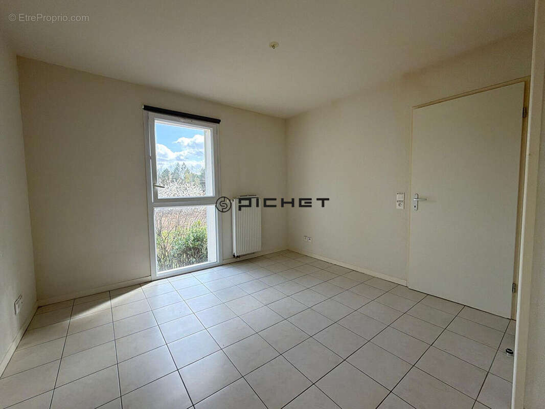 Appartement à SAINT-JEAN-D'ILLAC