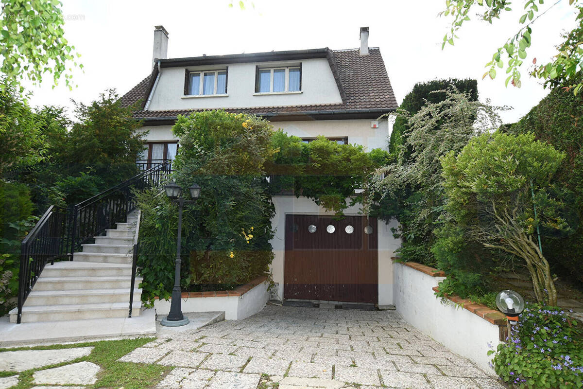 Maison à FONTENAY-LE-FLEURY