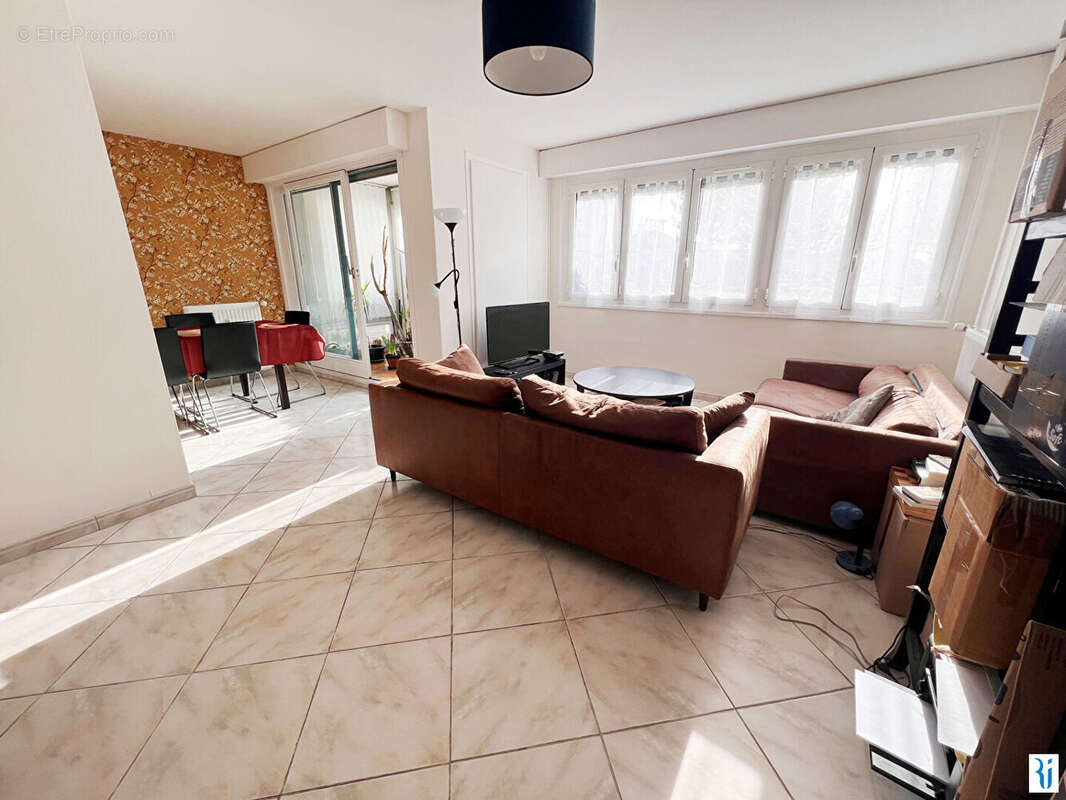 Appartement à MONT-SAINT-AIGNAN