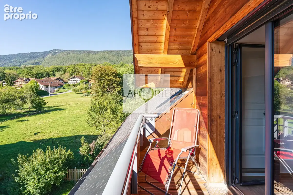 Un cadre privilégié entre lac et montagne   Maison rénovée avec soin - photo 4