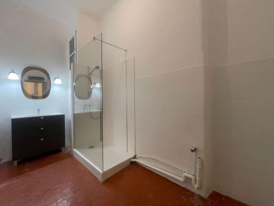 Appartement à MARSEILLE-4E