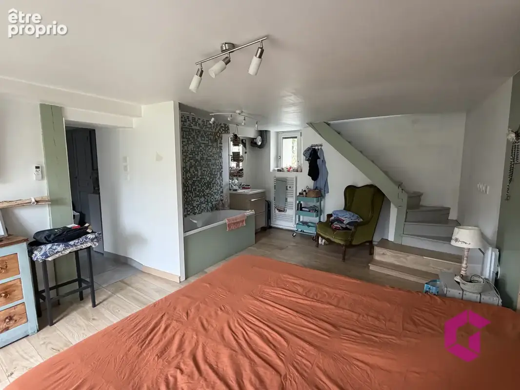 Maison ancienne rénovée avec dépendances et terrain - photo 9