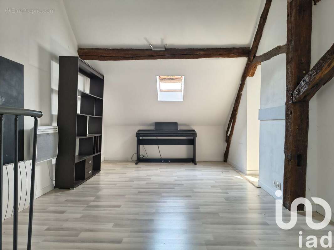 Maison 74 m² à La Celle-Les-Bordes  - photo 8
