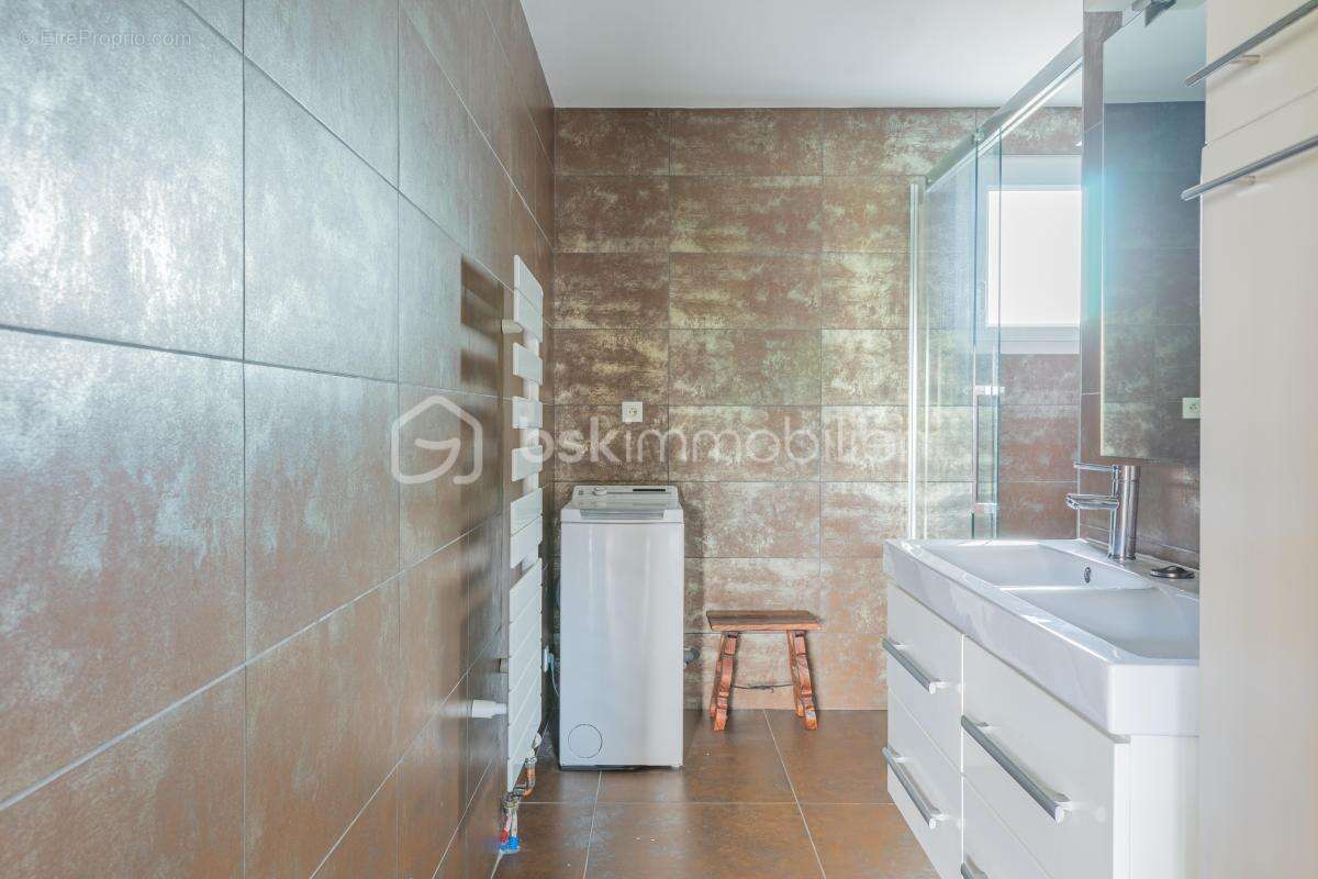 Appartement à POISY
