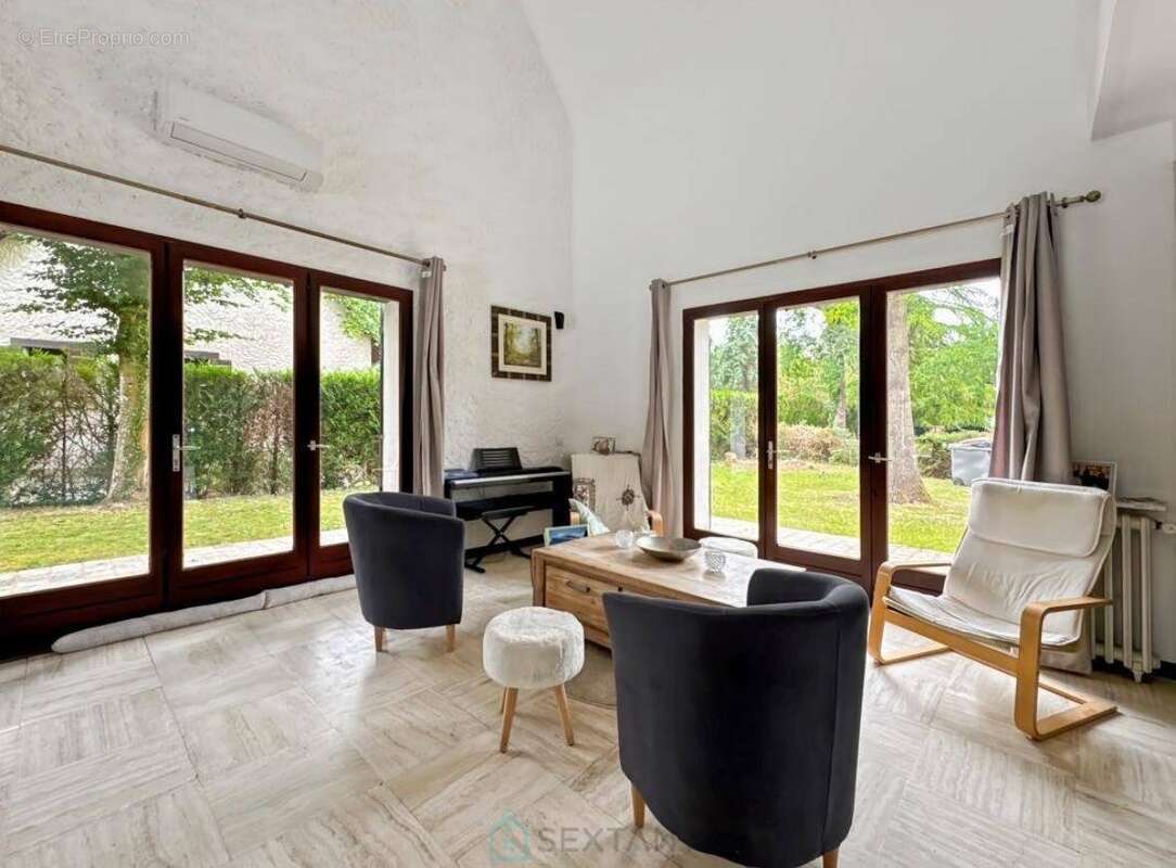 Maison à SAINT-SAUVEUR-SUR-ECOLE