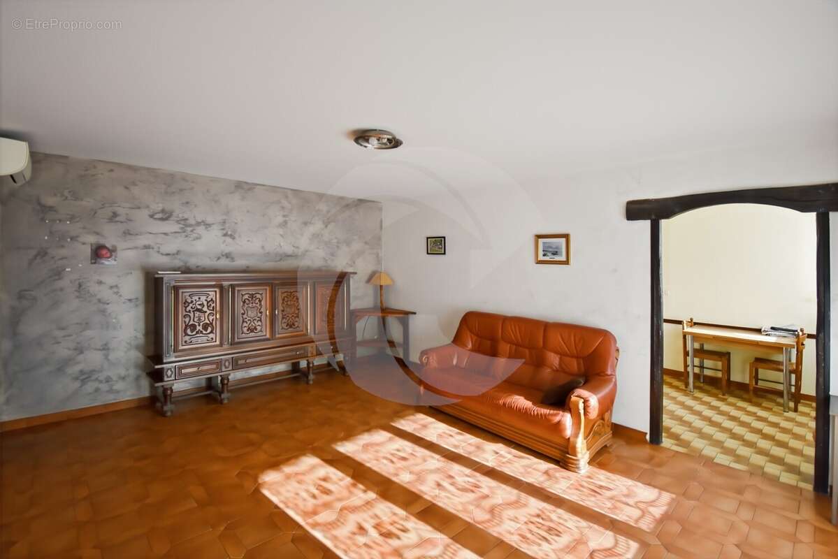 Maison à NEGREPELISSE