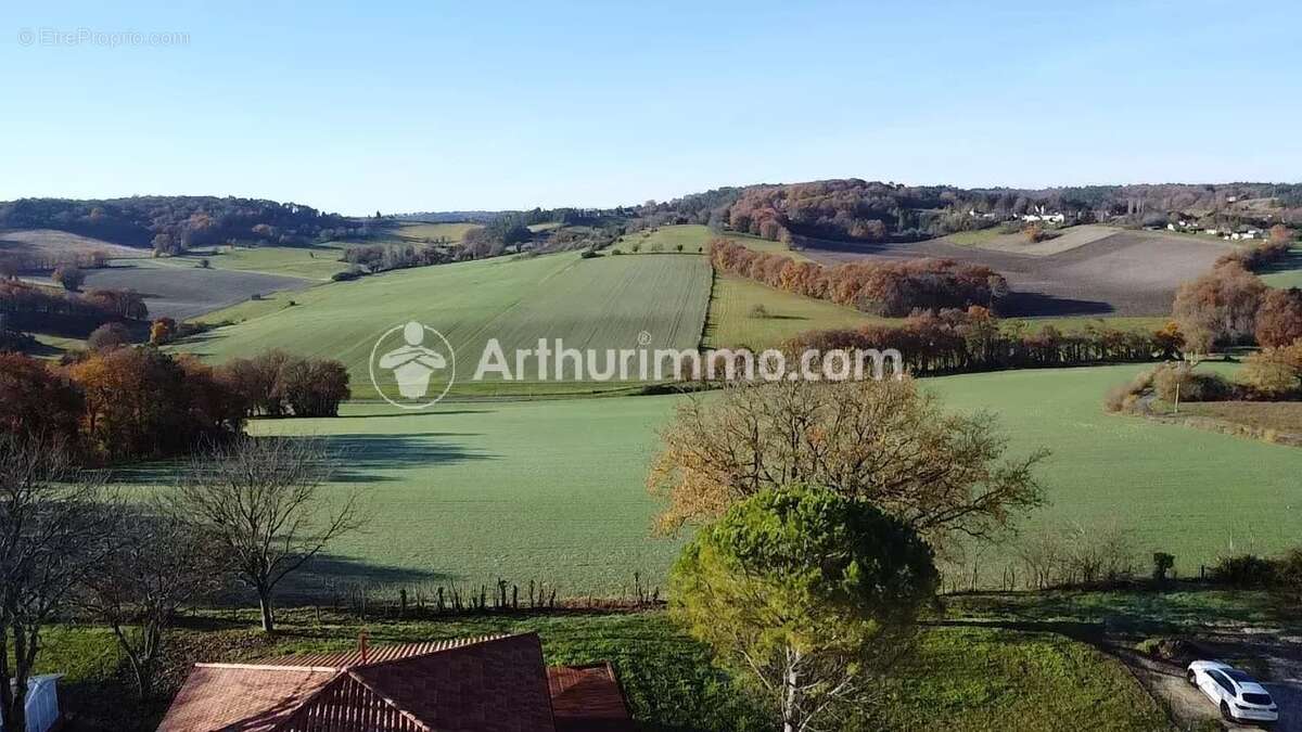 Maison à LEGUILLAC-DE-L'AUCHE