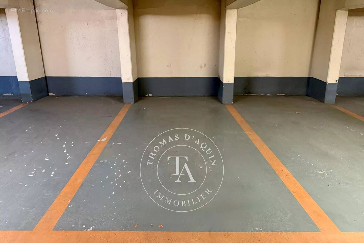Parking à PARIS-6E