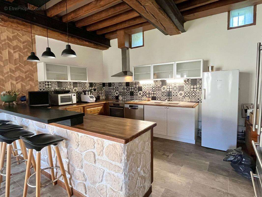Corps de ferme Complet  avec dépendances et Box : 7 pièce(s) 174 m2 - photo 8