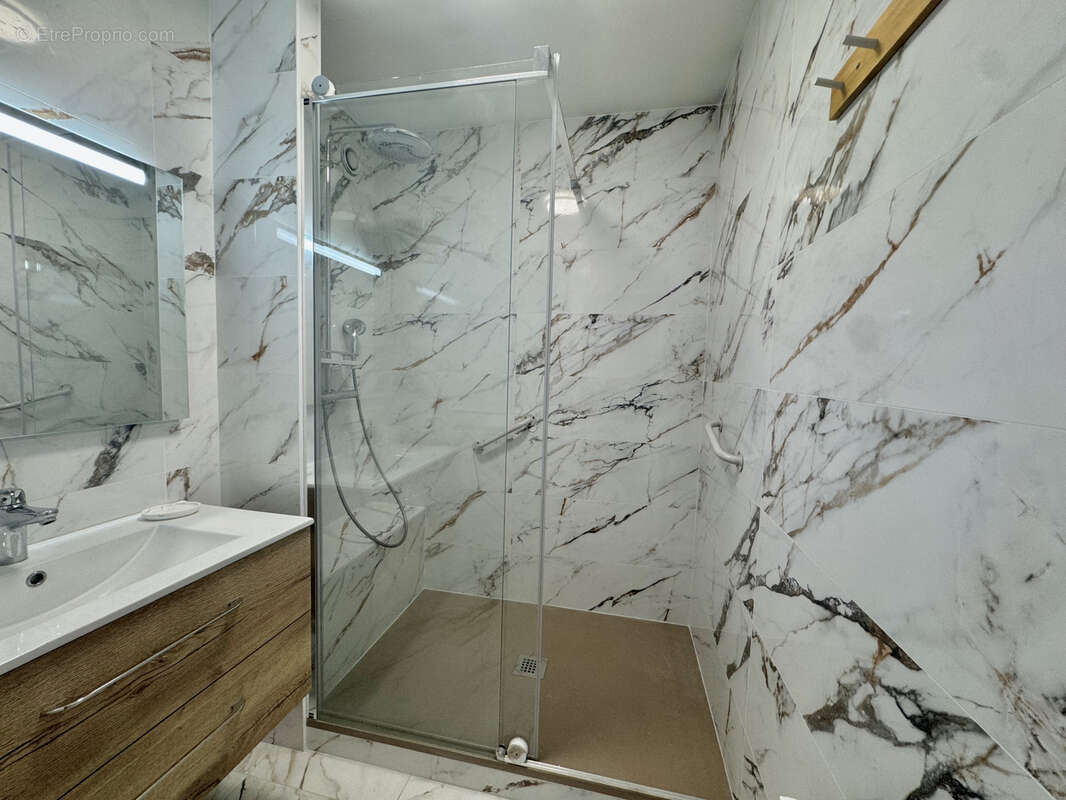 Appartement à MARSEILLE-5E