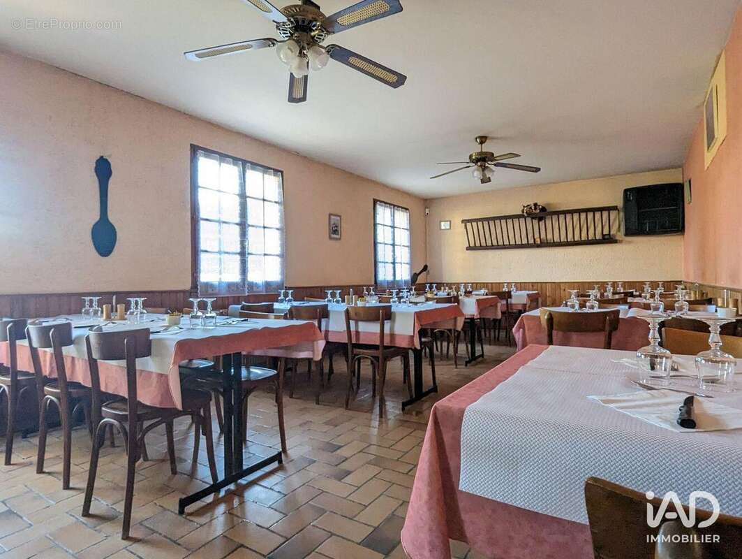 Photo 7 - Commerce à NEUVILLE-SUR-SARTHE