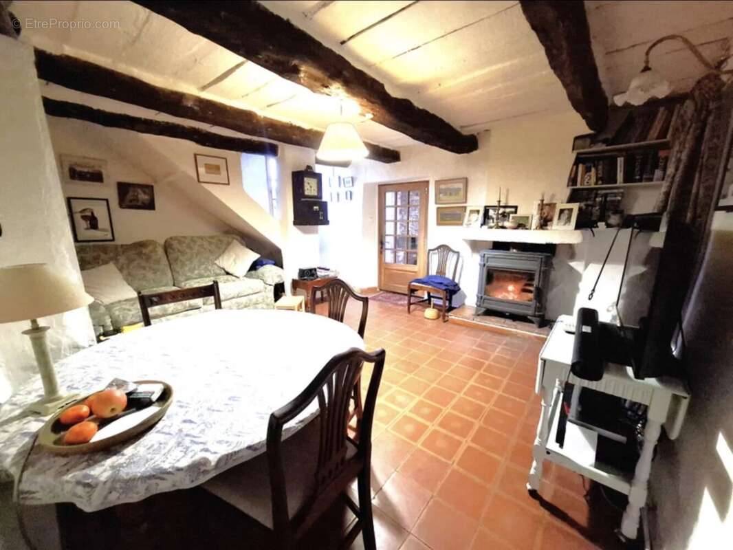 Maison à ENTRECASTEAUX