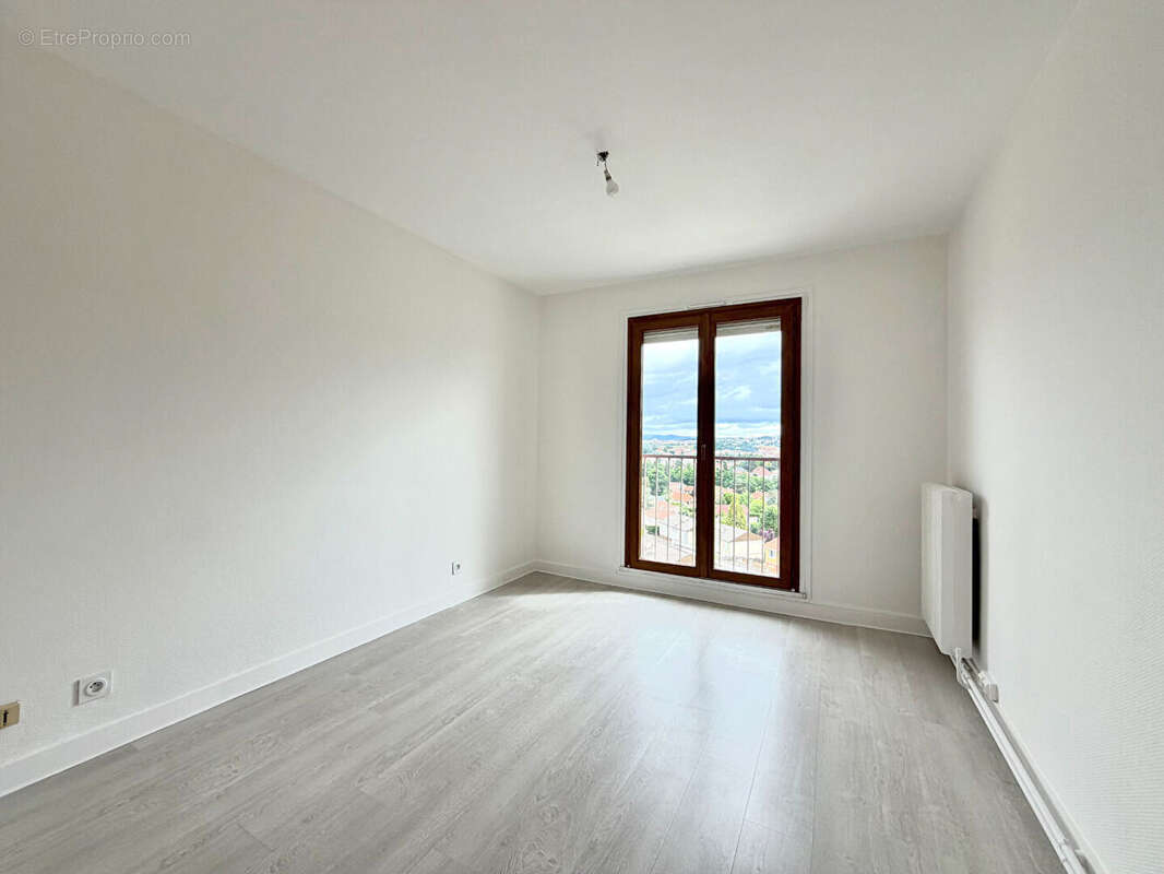 Appartement à ROCHE-LA-MOLIERE