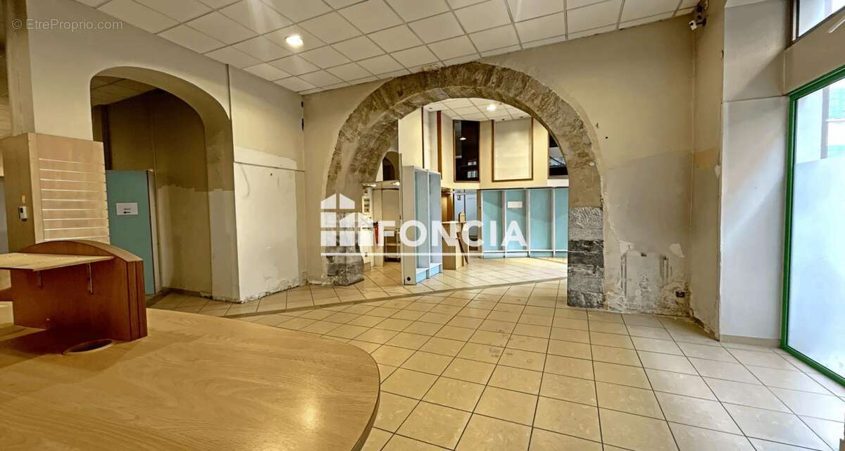 Local commercial de 190 m² - photo 3