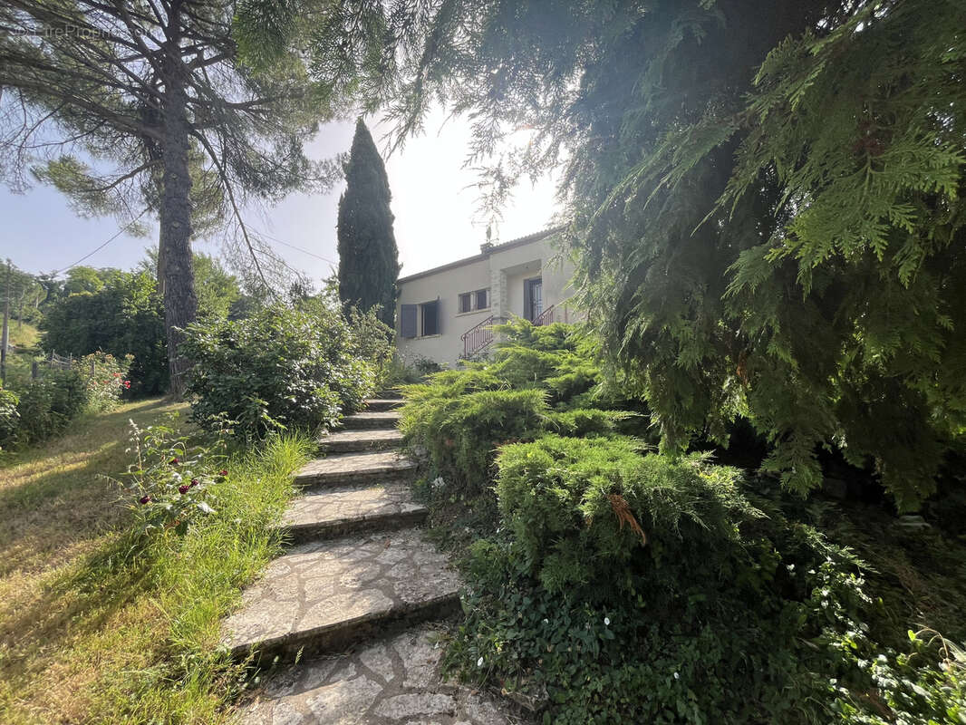 Maison de 140 m2 avec terrasse, balcon et jardin 1300 M2 - photo 22