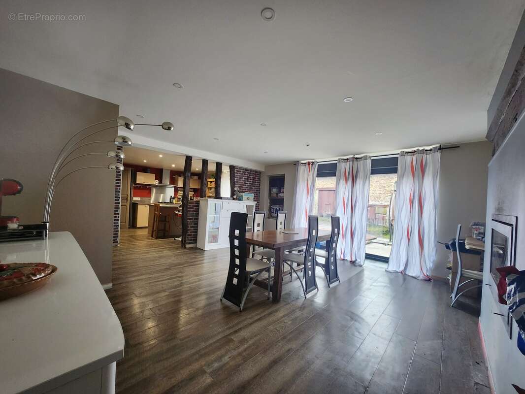 Maison à LE CHATENET-EN-DOGNON