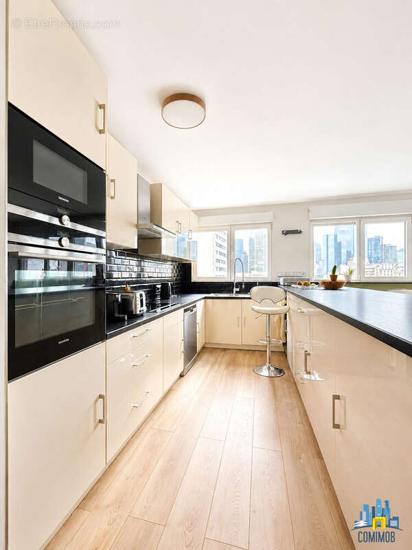 Appartement à COURBEVOIE