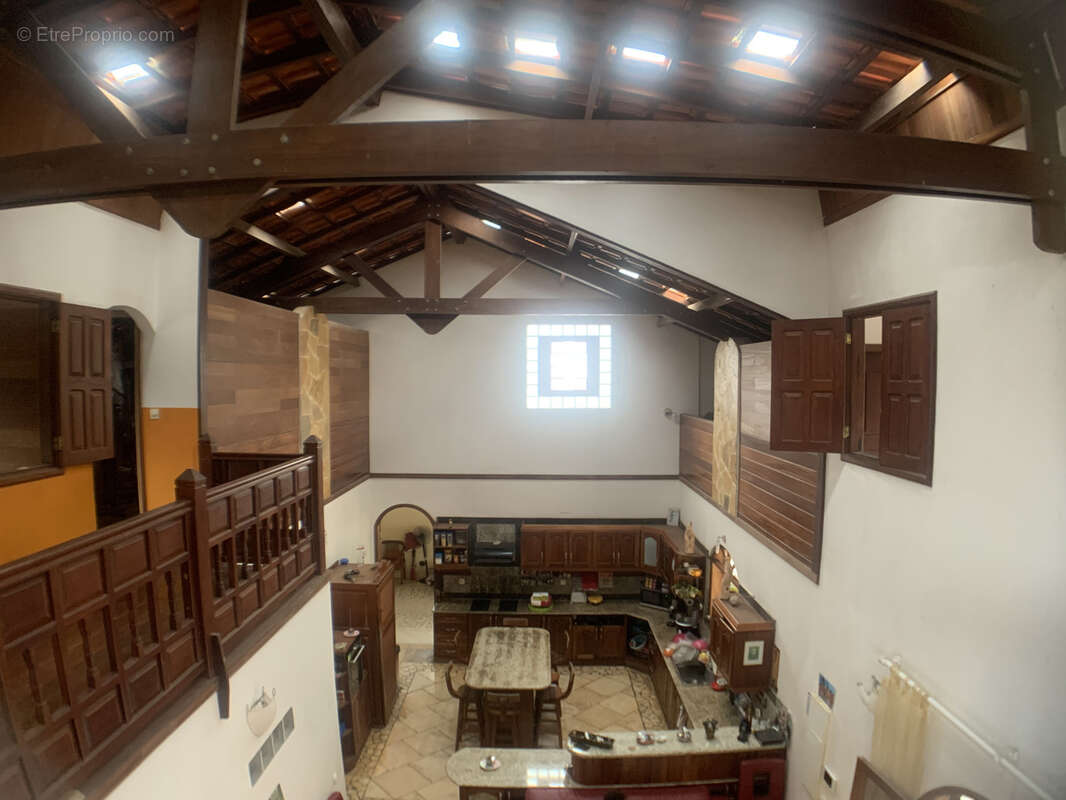 Maison à REMIRE-MONTJOLY