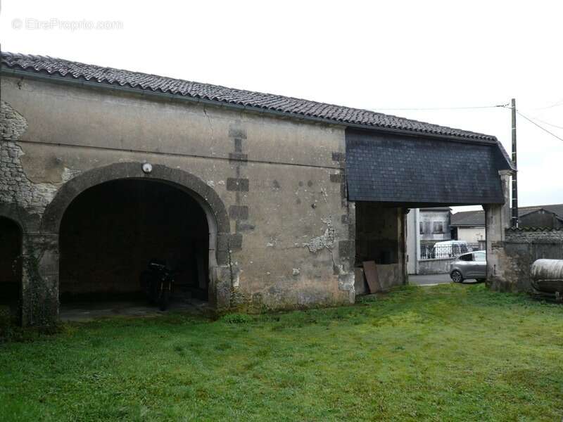 Maison à SEGONZAC