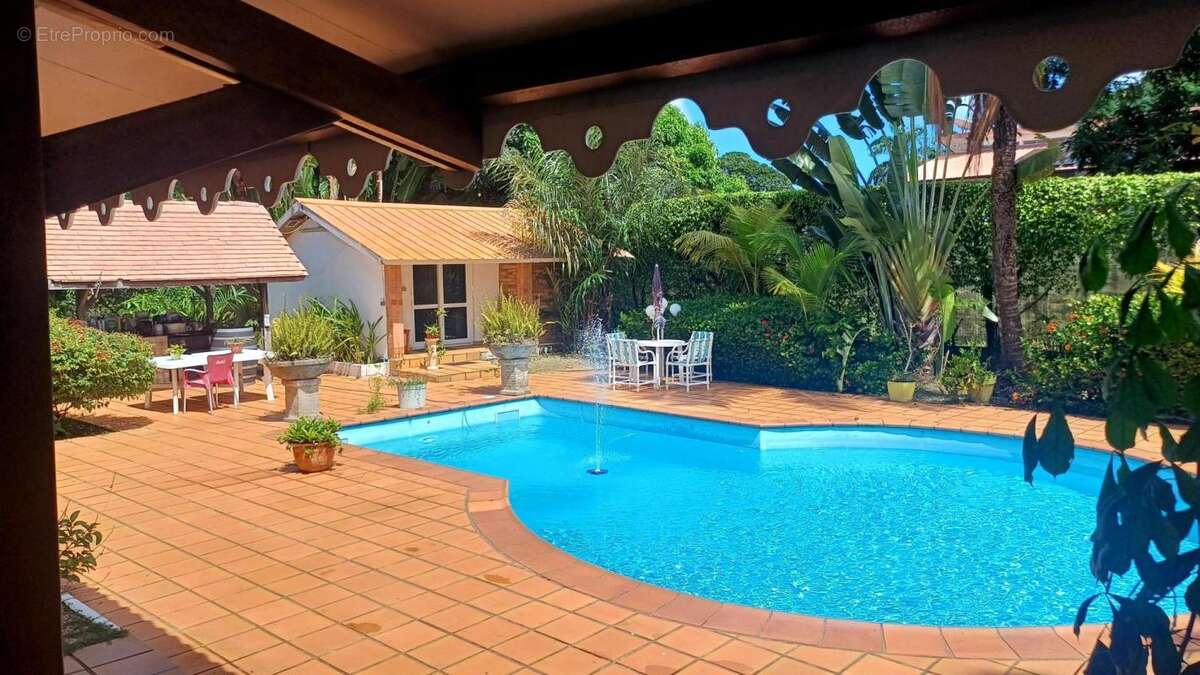 Maison à REMIRE-MONTJOLY