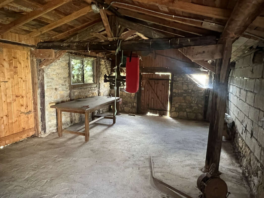 Maison à SAINT-JULIEN-DE-CIVRY