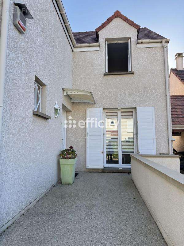 Maison à MAGNY-LE-HONGRE