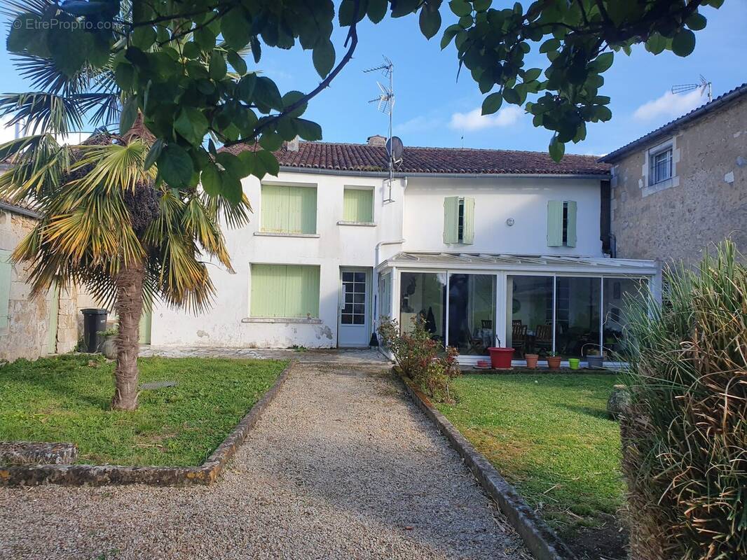 Maison à RIOUX