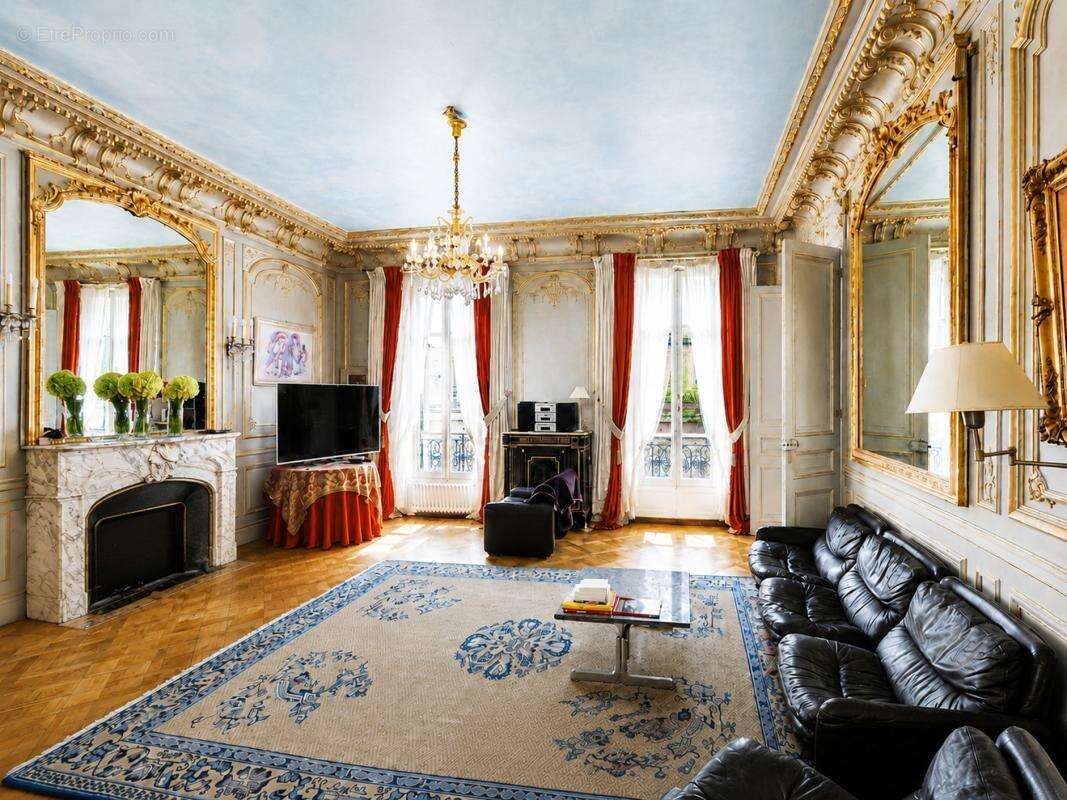 Appartement à PARIS-8E