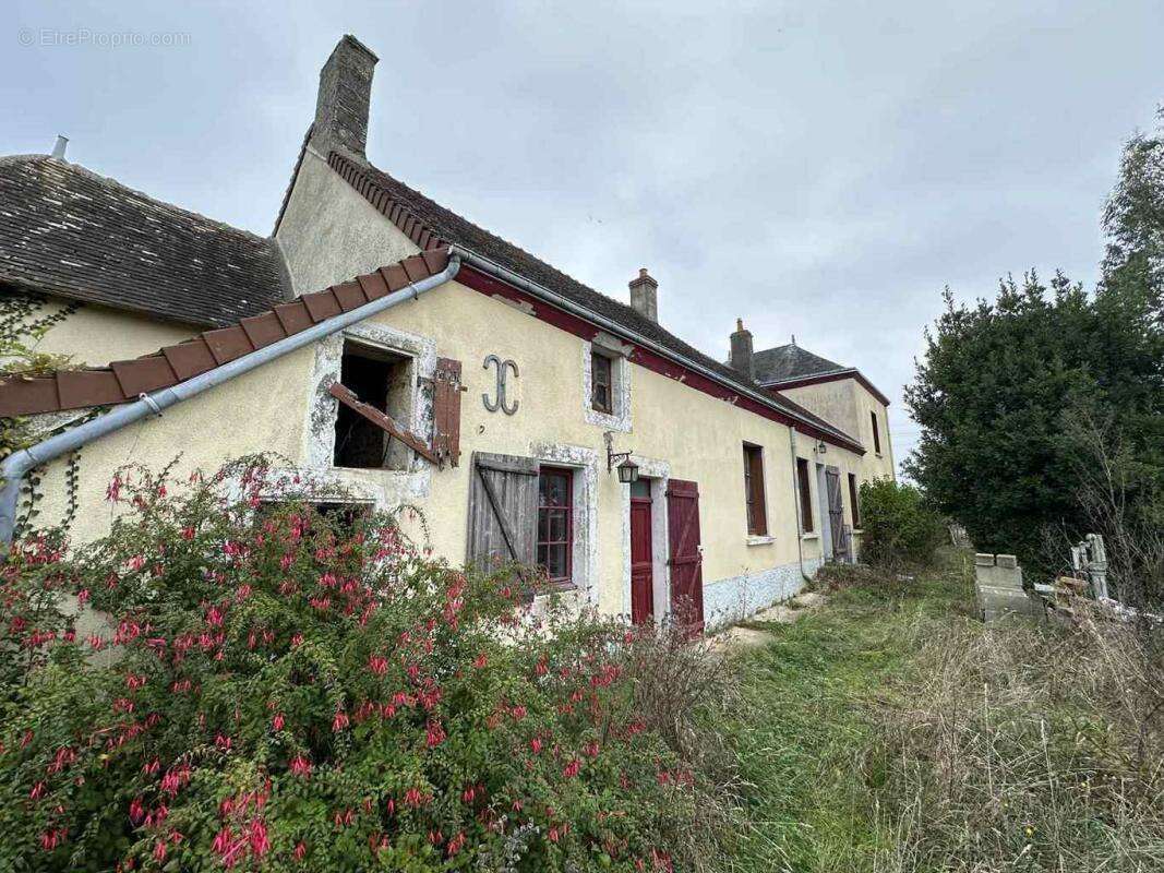 Maison à SAINT-COSME-EN-VAIRAIS