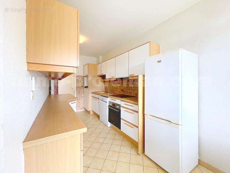Appartement_T4_Gaillard_belle_superficie_proche_prox_frontière_Suisse_direction_GENEVE_autoroutes_investissement_locatif_vente_vue_séjour_cuisine_ouverte_ - Appartement à GAILLARD