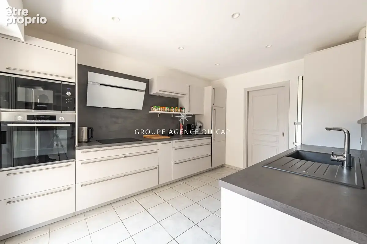 Appartement de standing 156 m² Saint-Raphaël Boulouris Terrasse 43 m² Piscine 2 garages - photo 5