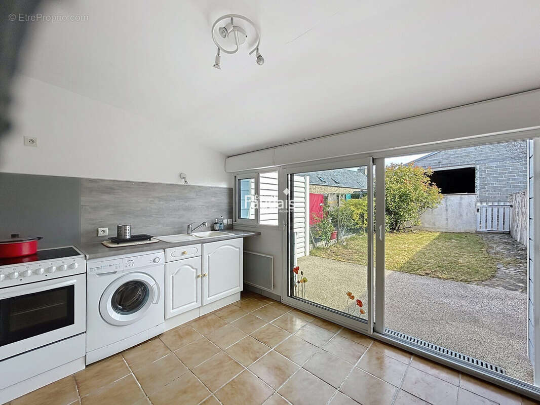Maison 70 m² à Creances  - photo 2