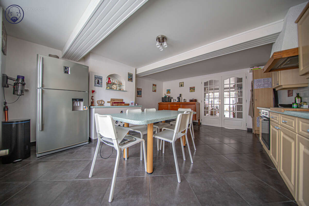 Maison à VELAINES