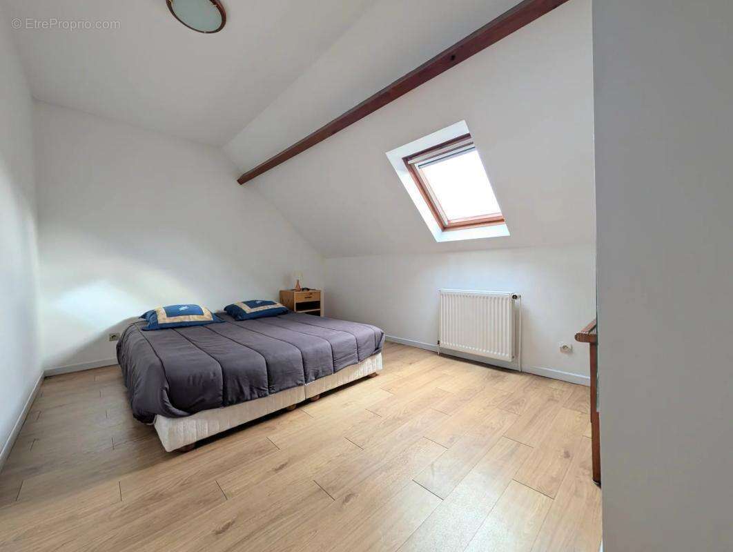 Maison à LES CLAYES-SOUS-BOIS