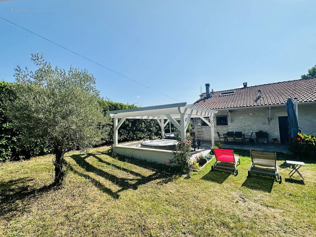 Maison à EYMET