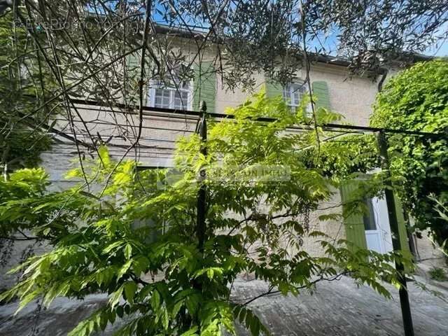 Maison à FONTVIEILLE