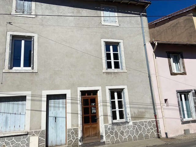 Maison à MARINGUES