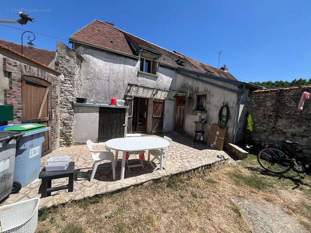 Maison à MONDONVILLE-SAINT-JEAN