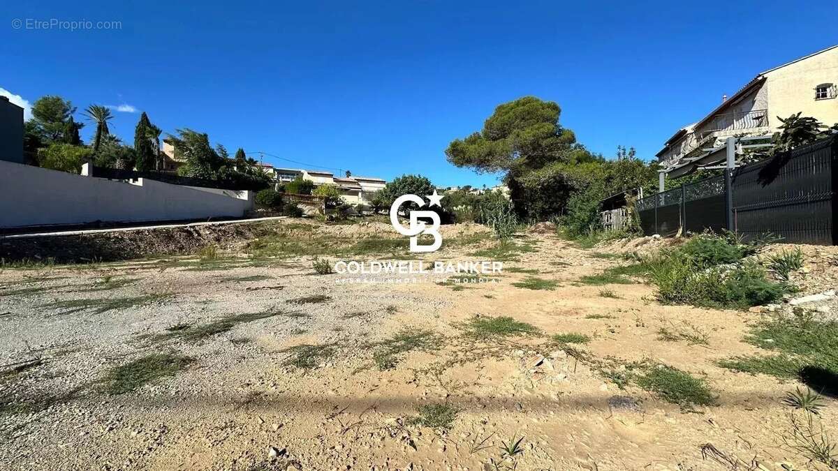 Terrain à FREJUS
