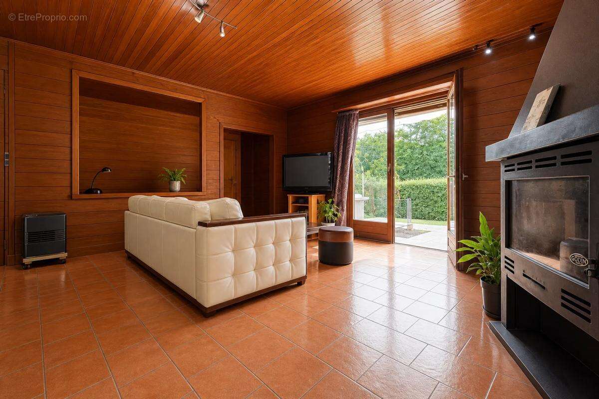 Maison 4 pièces de 121 m² à Meilhac - photo 2
