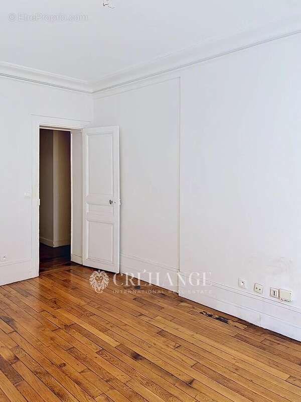 Appartement à PARIS-10E
