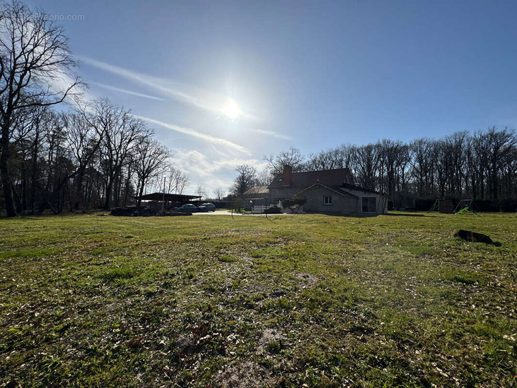 Maison à SULLY-LA-CHAPELLE