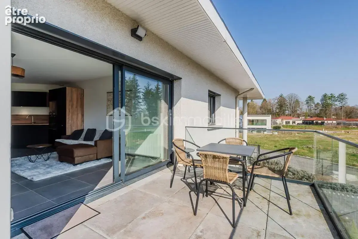 T4 spacieux, lumineux avec balcon, cave et place de parking - photo 2