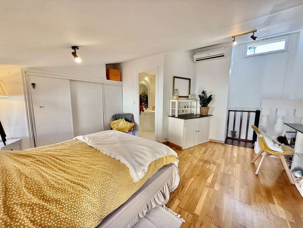 Maison à SAINT-LAURENT-DU-VAR