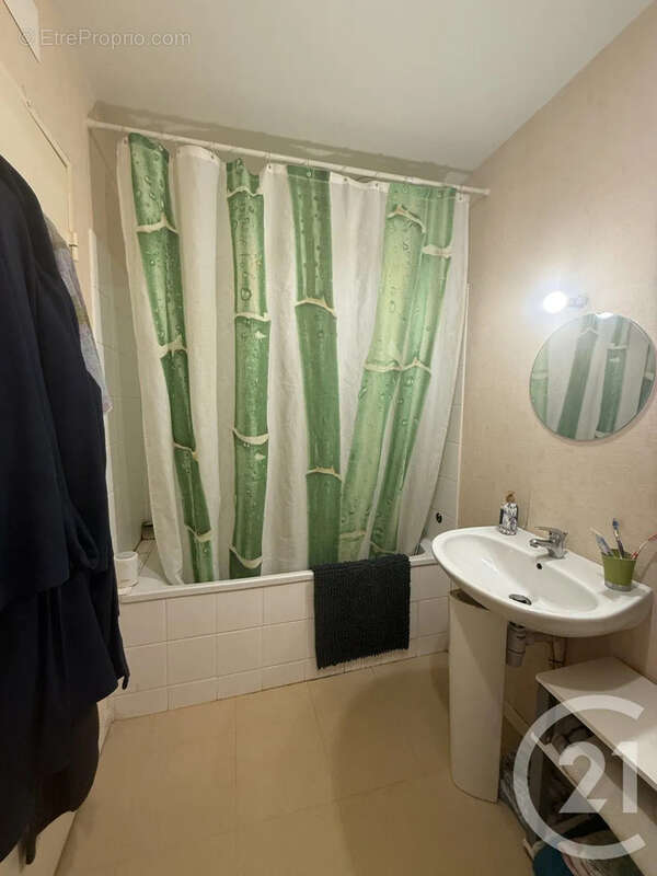 Appartement à YZEURE