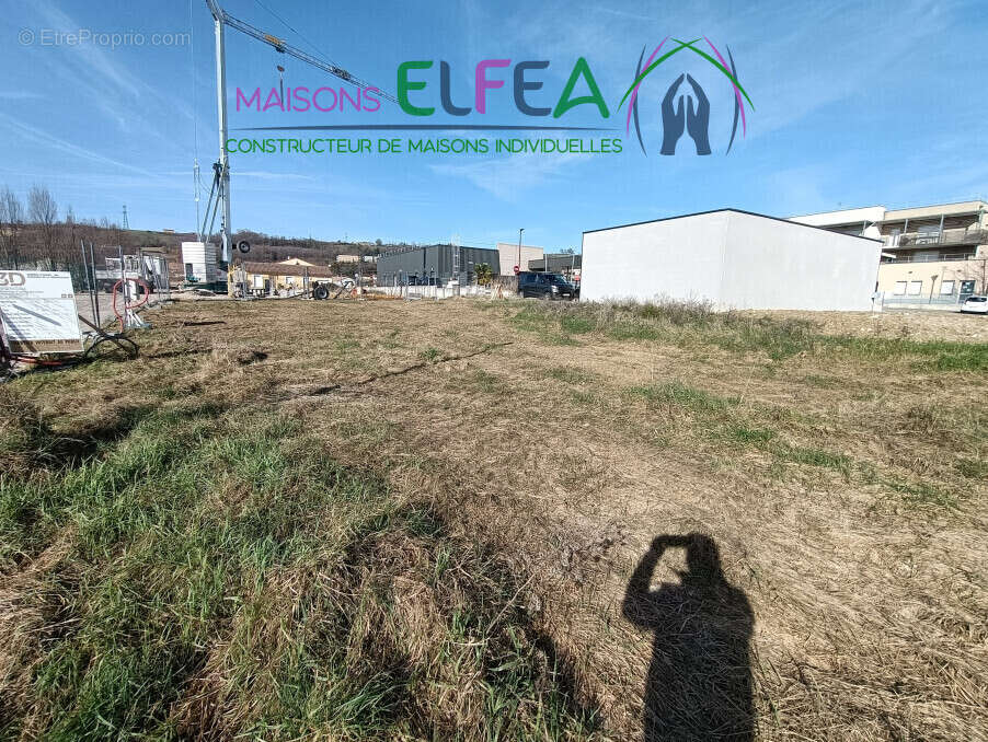 Terrain à CHATEAUNEUF-DE-GALAURE