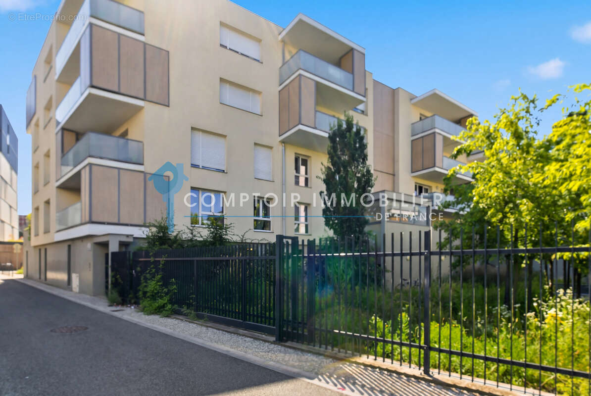 DPT(38) - A Vendre - Saint-Martin-d'Hères - Appartement 2P+C - Balcon - Copropriété récente - photo 10
