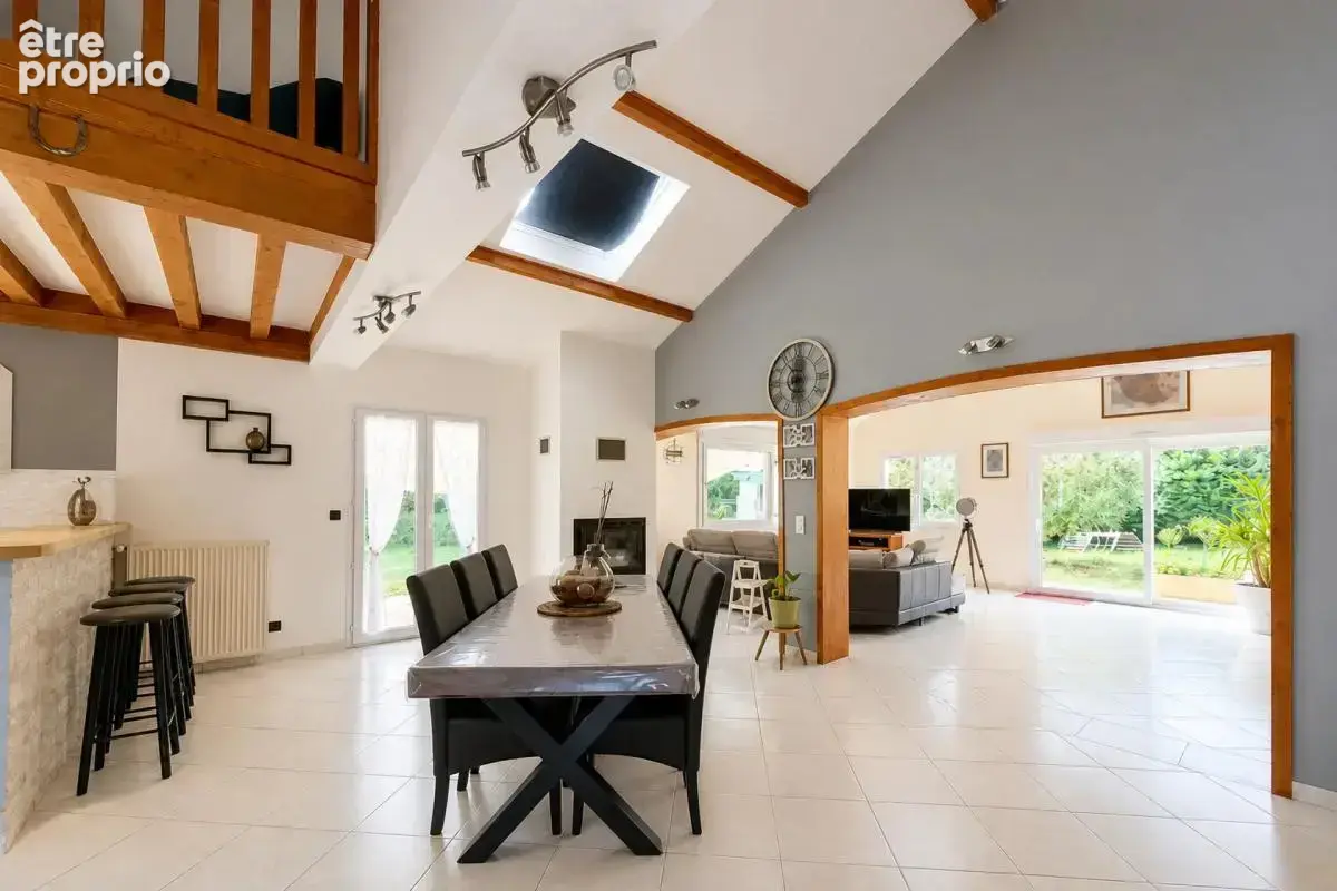Maison de 7 pièces de 180 m² à Jassans-Riottier - photo 8